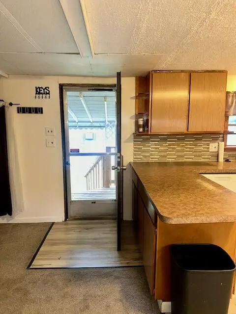 210 Sugarbush LN, Van Buren Twp, MI 48111