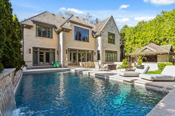 33 Bayview Wood, Toronto C12, ON M4N 1R8