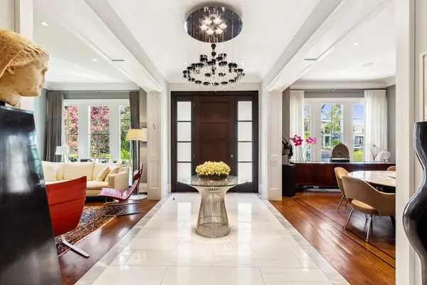 33 Bayview Wood, Toronto C12, ON M4N 1R8