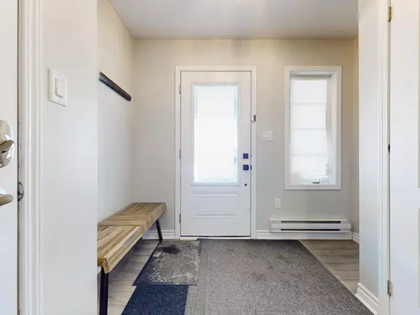 Aurora, ON L4G 0Y3,60 Stocks LN