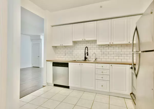 Barrie, ON L4N 5W6,43 Ferndale DR S #104