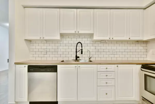 Barrie, ON L4N 5W6,43 Ferndale DR S #104