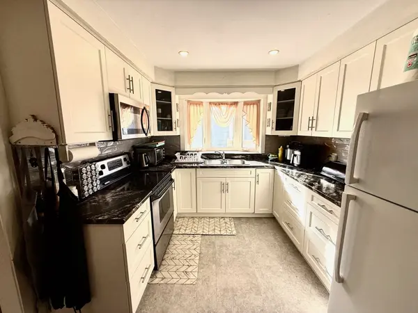 17 Lyons AVE, Welland, ON L3B 1L8