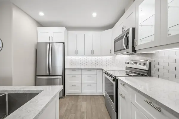 110 Steamship Bay RD #403, Gravenhurst, ON P1P 1Z9