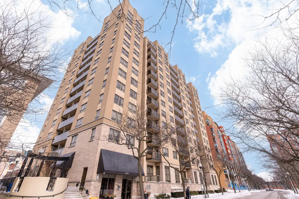 4 Elsinore PATH #405, Toronto W06, ON M8V 4G7