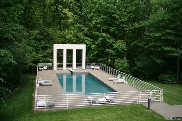 1335 Trowbridge RD, Bloomfield Hills, MI 48304