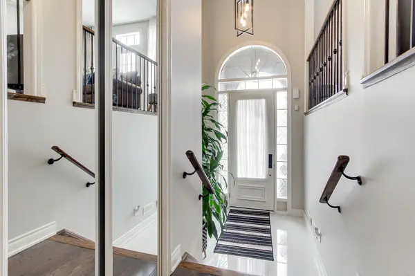 69 Hansard DR, Vaughan, ON L4H 0V7