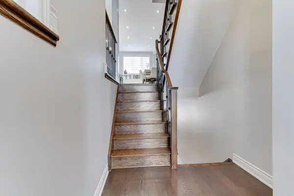 69 Hansard DR, Vaughan, ON L4H 0V7