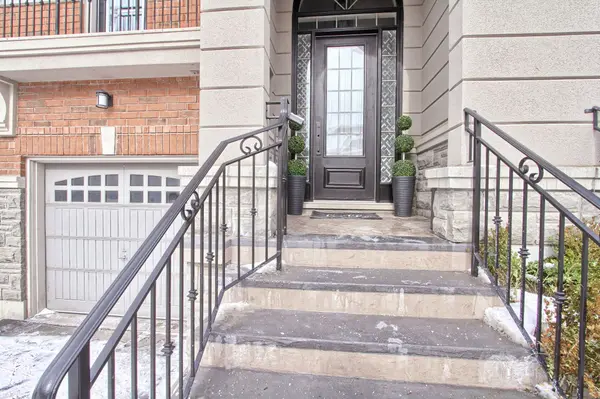 69 Hansard DR, Vaughan, ON L4H 0V7