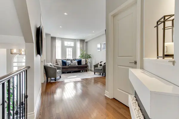 69 Hansard DR, Vaughan, ON L4H 0V7