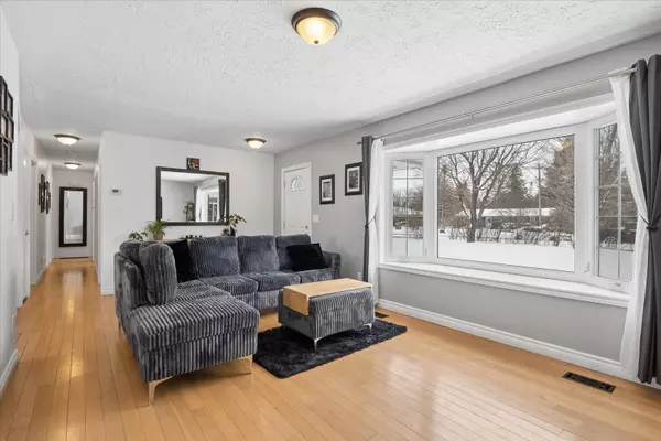 Georgina, ON L0E 1N0,76 Brook CRES