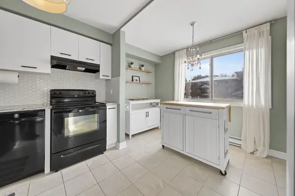 21 Meadow LN #2, Barrie, ON L4N 7K3