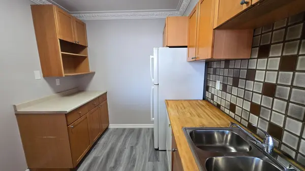 238 Albion RD #1202, Toronto W10, ON M9A 3P5