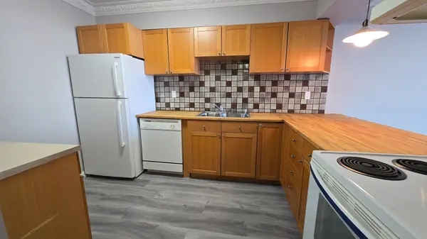 238 Albion RD #1202, Toronto W10, ON M9A 3P5