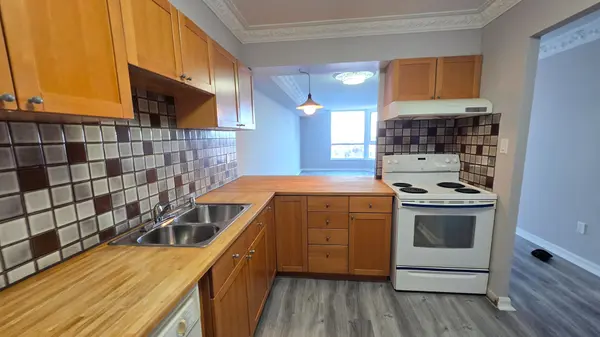 238 Albion RD #1202, Toronto W10, ON M9A 3P5