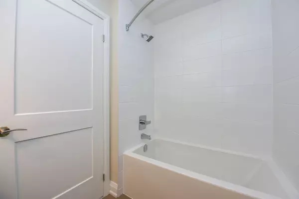 Brampton, ON L0K 1E0,15 Lynch ST #2103