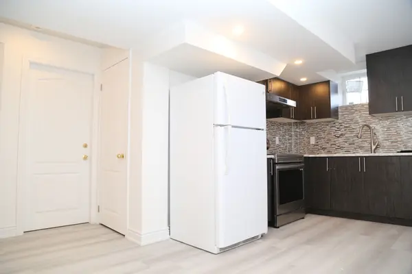 Brampton, ON L6P 3B2,20 Templeton CT #BSMT