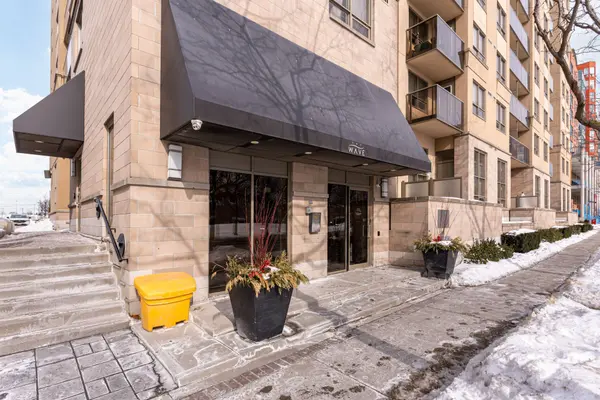 4 Elsinore PATH #405, Toronto W06, ON M8V 4G7