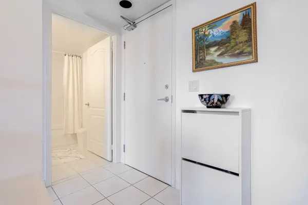 4 Elsinore PATH #405, Toronto W06, ON M8V 4G7