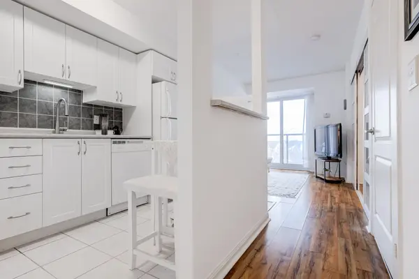 4 Elsinore PATH #405, Toronto W06, ON M8V 4G7