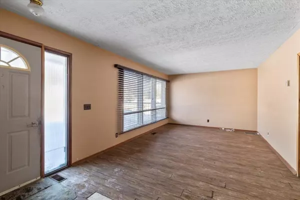 Hanover, ON N4N 1B4,389 3rd ST