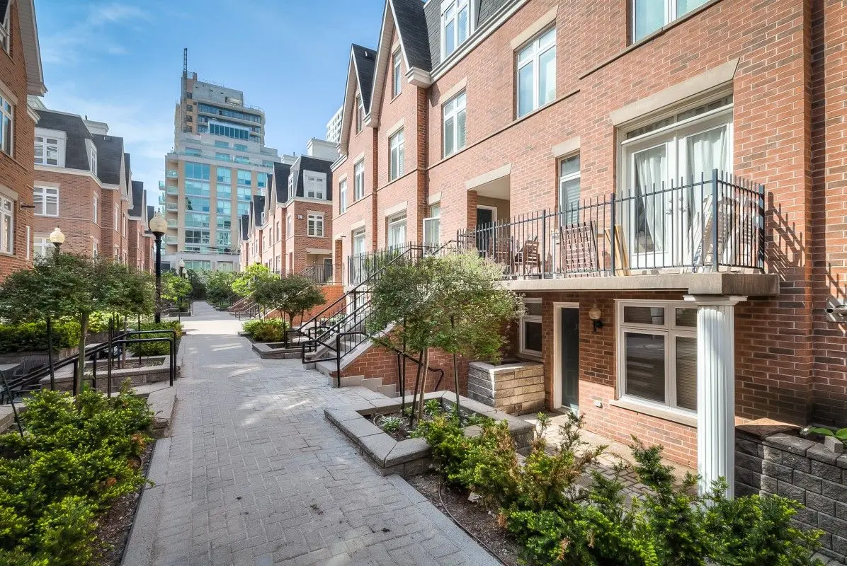 Toronto C10, ON M4S 2H7,87 Lillian ST #19