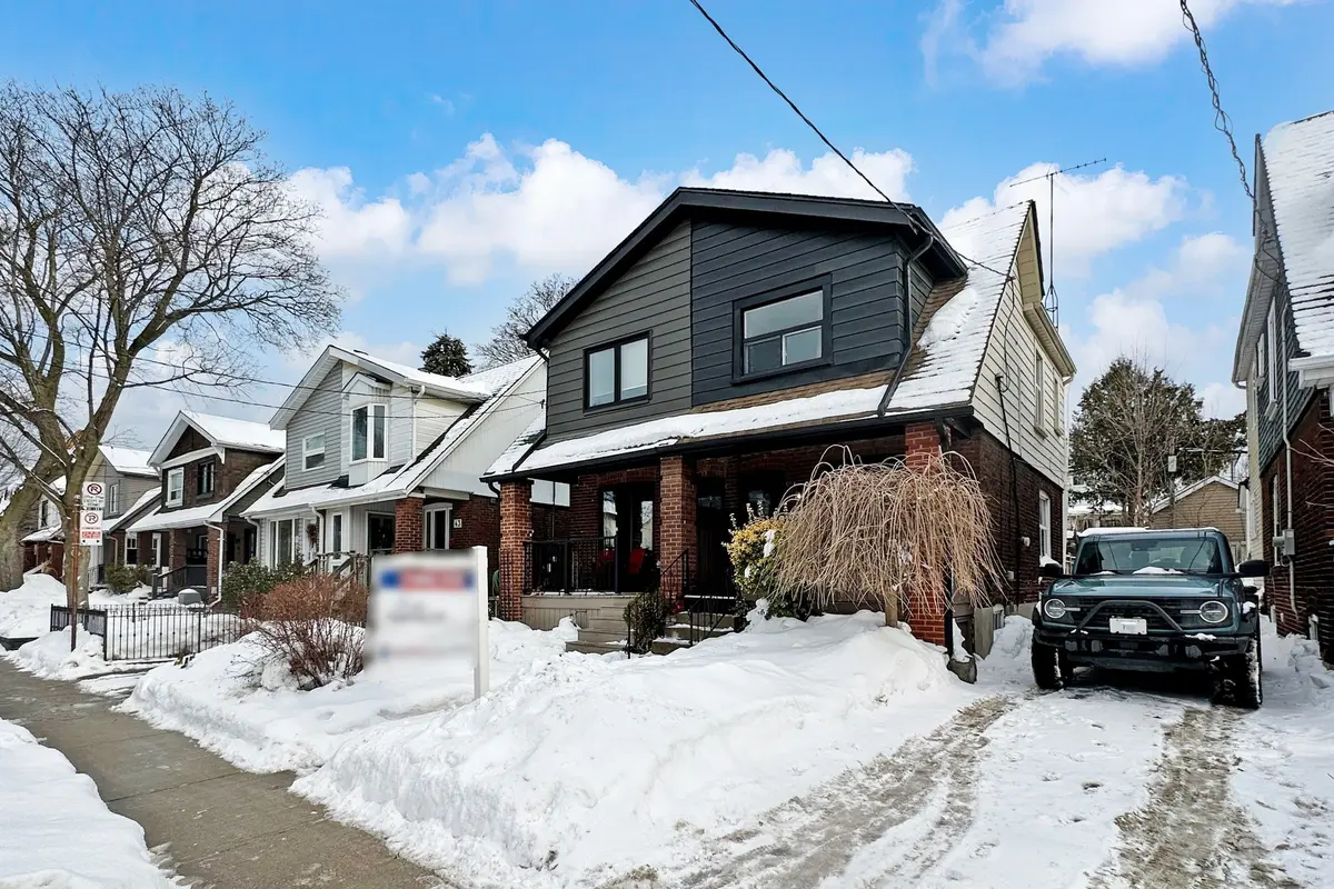 Toronto, ON M4L 2N6,39 Hiltz AVE
