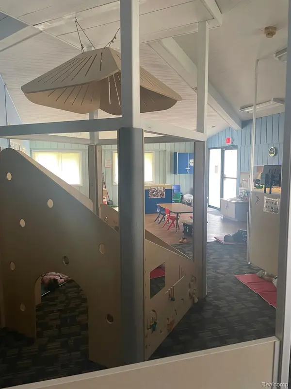 27975 EUREKA RD, Romulus, MI 48174