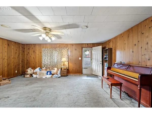 1183 4th AVE, Sweet Home, OR 97386