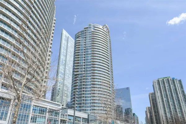 Toronto C01, ON M5J 2Y5,208 Queens Quay W #2408