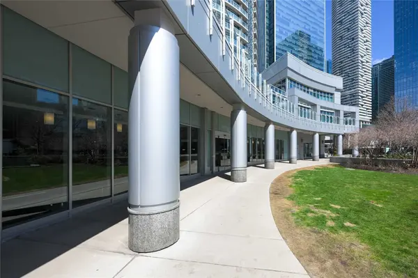 Toronto C01, ON M5J 2Y5,208 Queens Quay W #2408