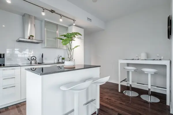 Toronto C01, ON M5J 0A9,12 York ST #4810