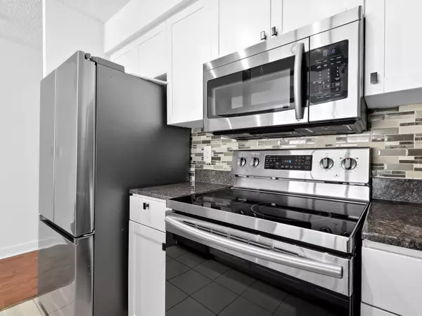 Toronto C01, ON M5V 3M5,81 Navy Wharf CT #2801