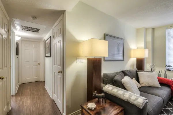 Toronto C10, ON M4S 2H7,87 Lillian ST #19