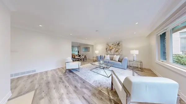 15 Farrington DR, Toronto C12, ON M2L 2B4