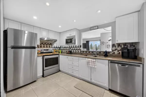 Aurora, ON L4G 1J3,160 Wellington ST E #508