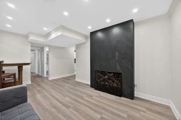 Barrie, ON L4N 8G8,76 Logan CT