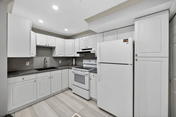 Barrie, ON L4N 8G8,76 Logan CT