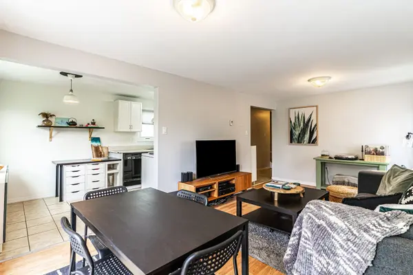 Barrie, ON L4M 5V4,72 Maitland DR