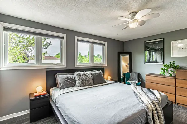 Barrie, ON L4M 5V4,72 Maitland DR