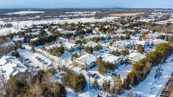 Collingwood, ON L9Y 5B4,15 Dawson DR #22