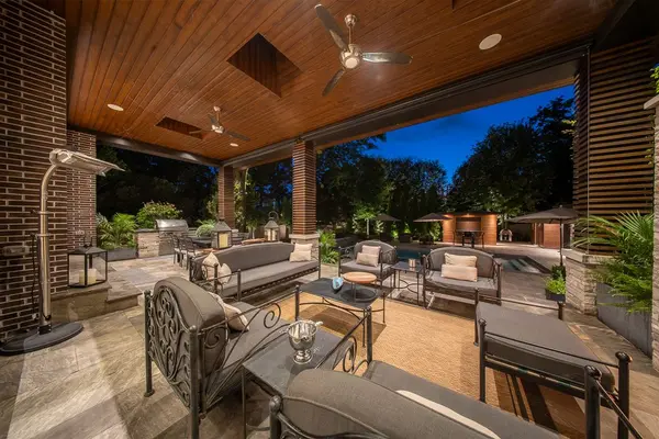 32 Totteridge RD, Toronto W08, ON M9A 1Z1