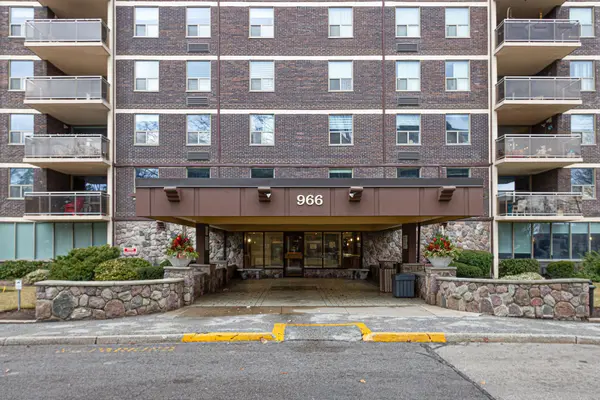 966 Inverhouse DR #206, Mississauga, ON L5J 4B6