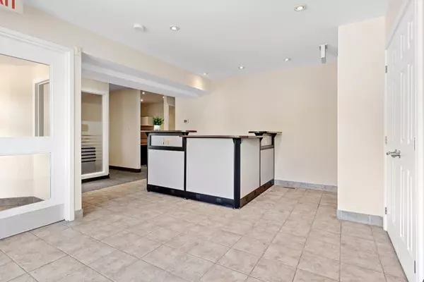 Barrhaven, ON K2J 1A2,806 Greenbank RD