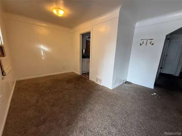 8864 Heyden ST, Detroit, MI 48228