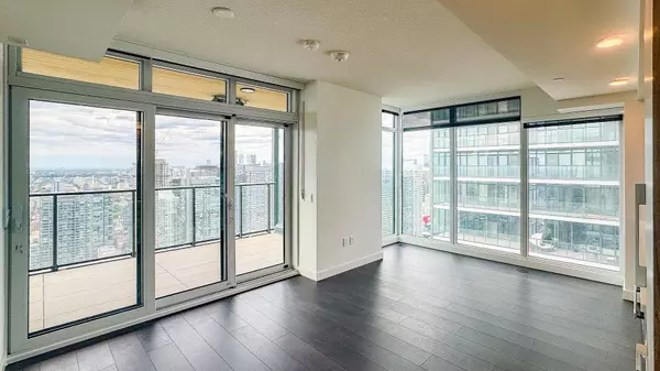 Toronto, ON M5V 0X4,3 Concord Cityplace WAY #5205