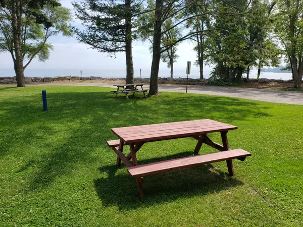 Toronto W06, ON M8V 2S6,2 Royal York RD #502