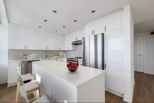 Toronto W08, ON M9A 3T9,289 The Kingsway WAY #1701