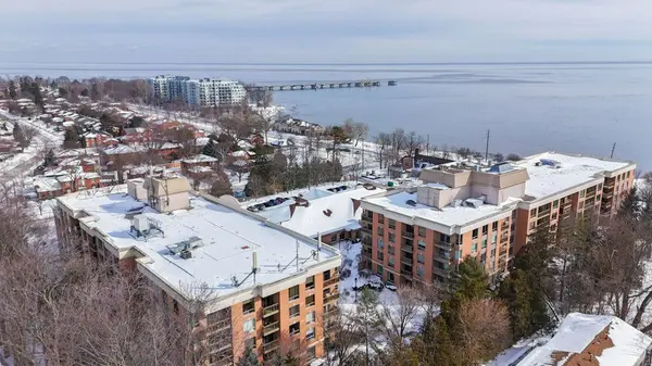 100 Burloak DR #2207,  Burlington,  ON L7L 6P6