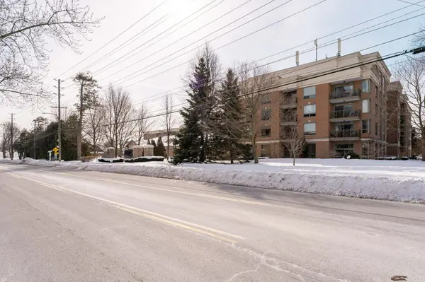 100 Burloak DR #2207, Burlington, ON L7L 6P6